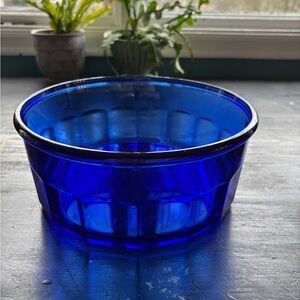 vintage cobalt blue arcoroc glass thumbprint bowl